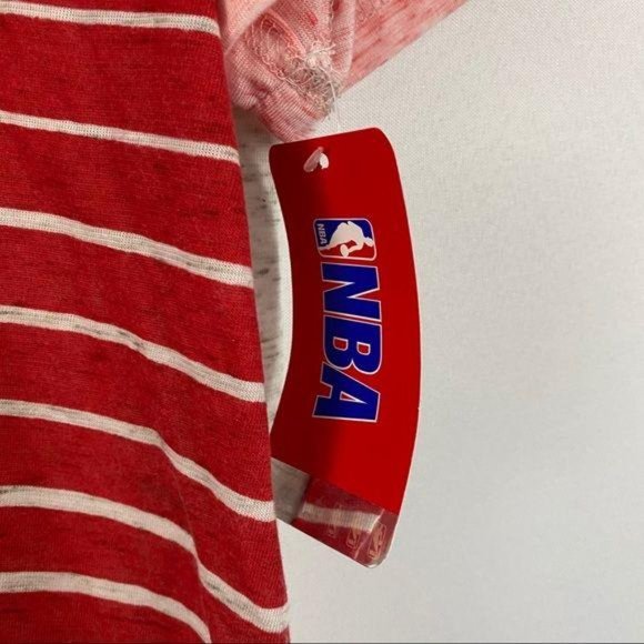 NWT NBA Philadelphia 76ers Gray & Red T-Shirt L - Picture 3 of 6